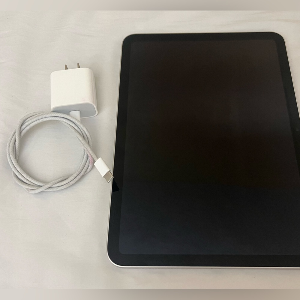 BUNDLE: iPad (10th Gen), Magic Keyboard Folio, and Apple Pencil